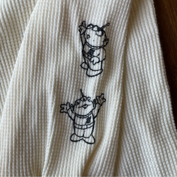 Toy Story Aliens Long Sleeve Shirt Boy Small 5/6 Off White Thermal Waffle Disney - Picture 3 of 9